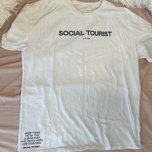 Social tourist t shirt🦢